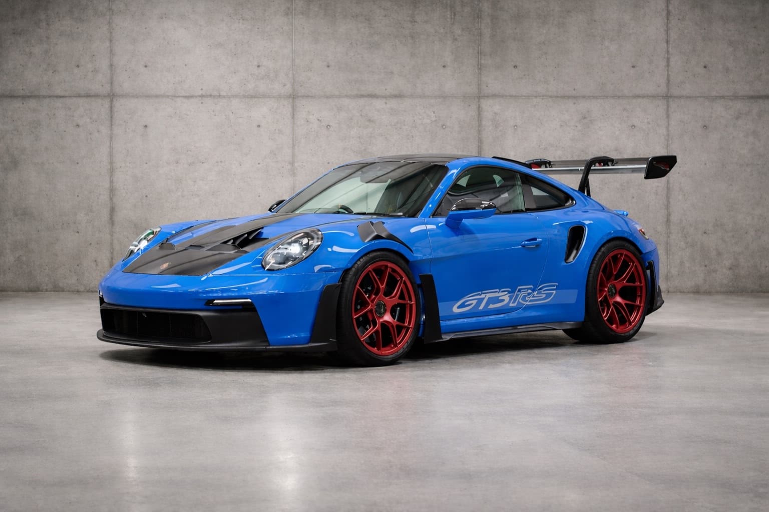 Porsche 911 GT3 in blue