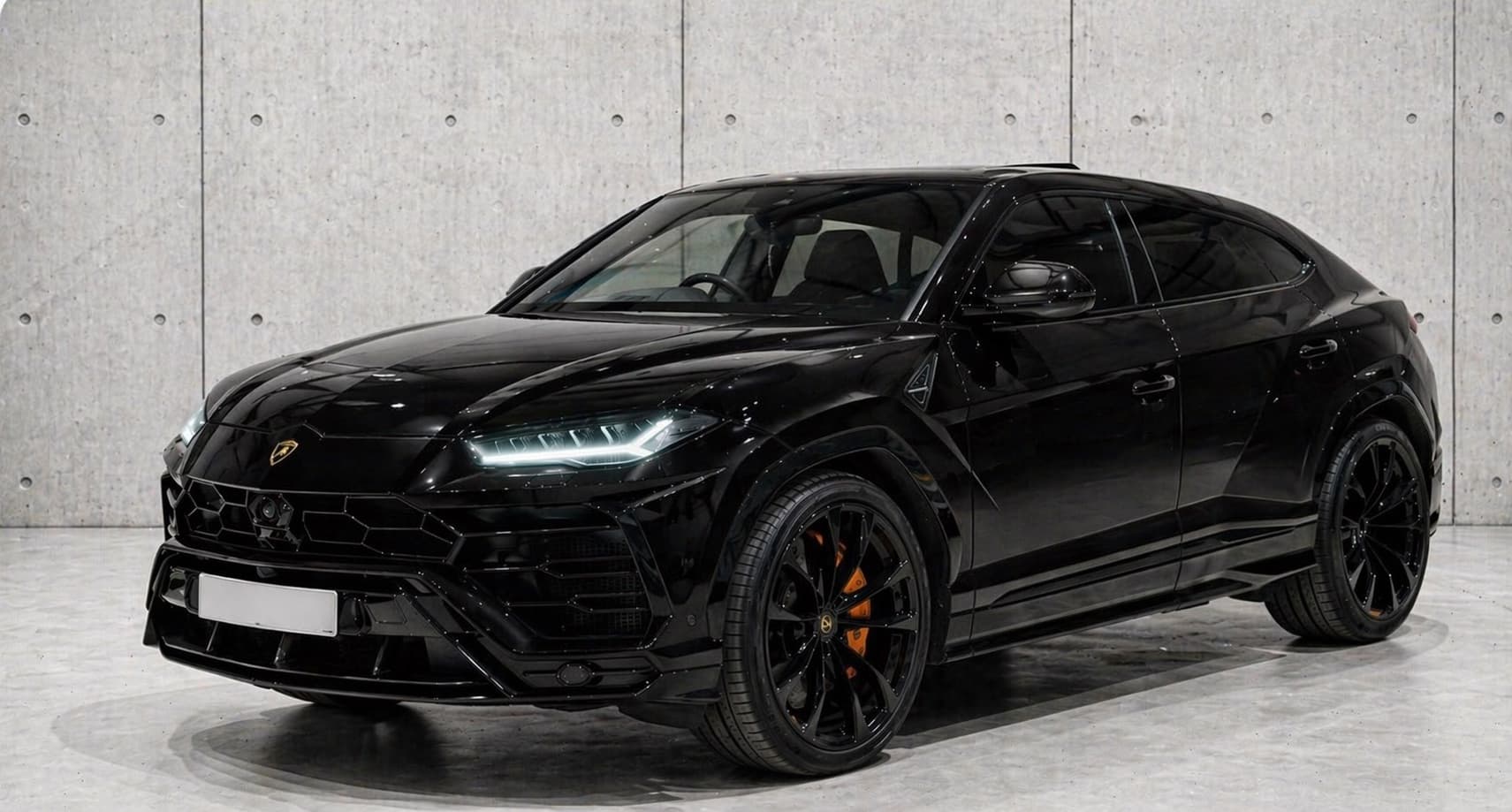 Lamborghini Urus in black